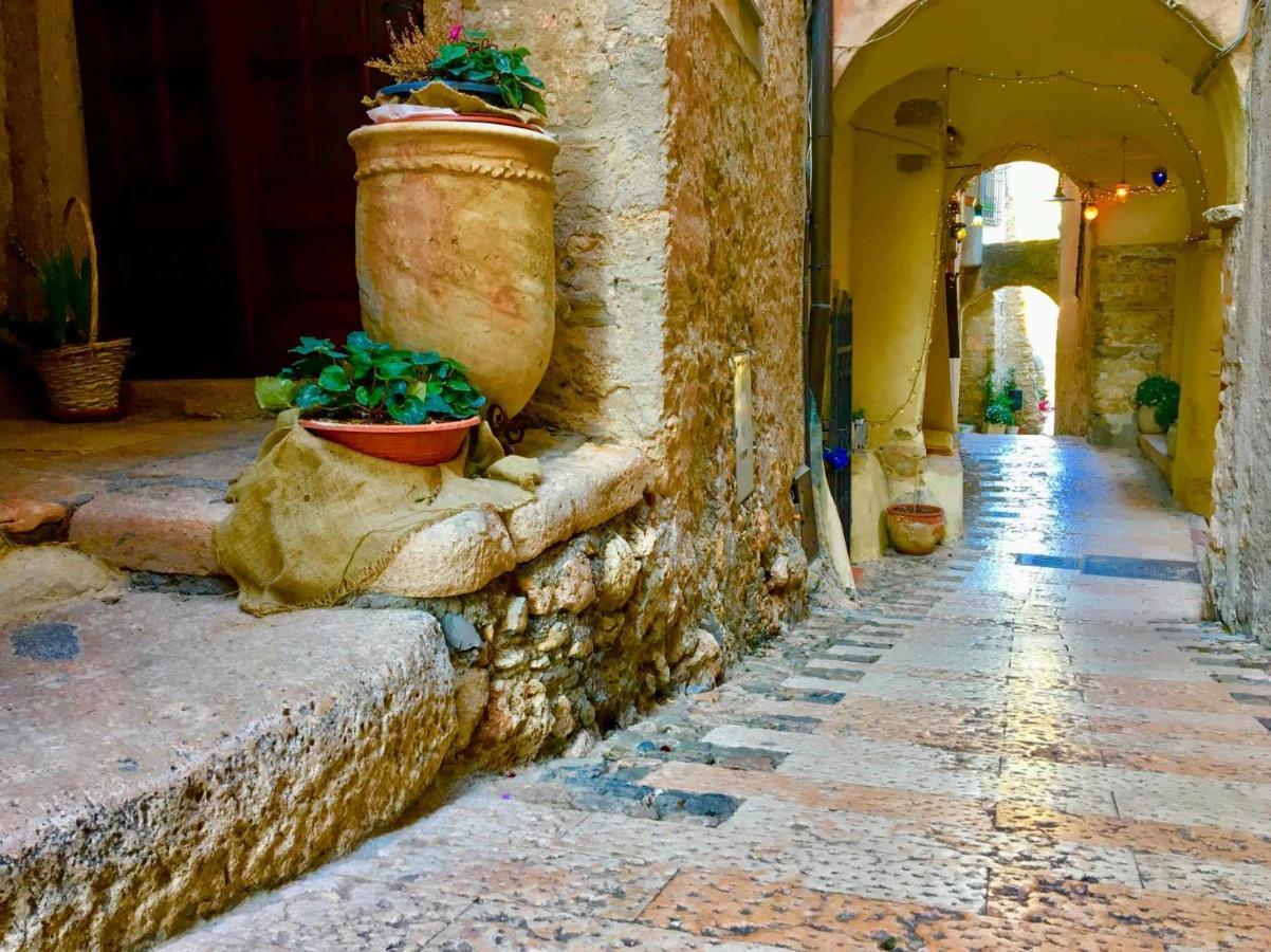 Le Torri Riviera Holiday Албенга Екстериор снимка