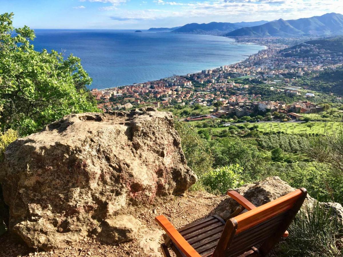 Le Torri Riviera Holiday Албенга Екстериор снимка