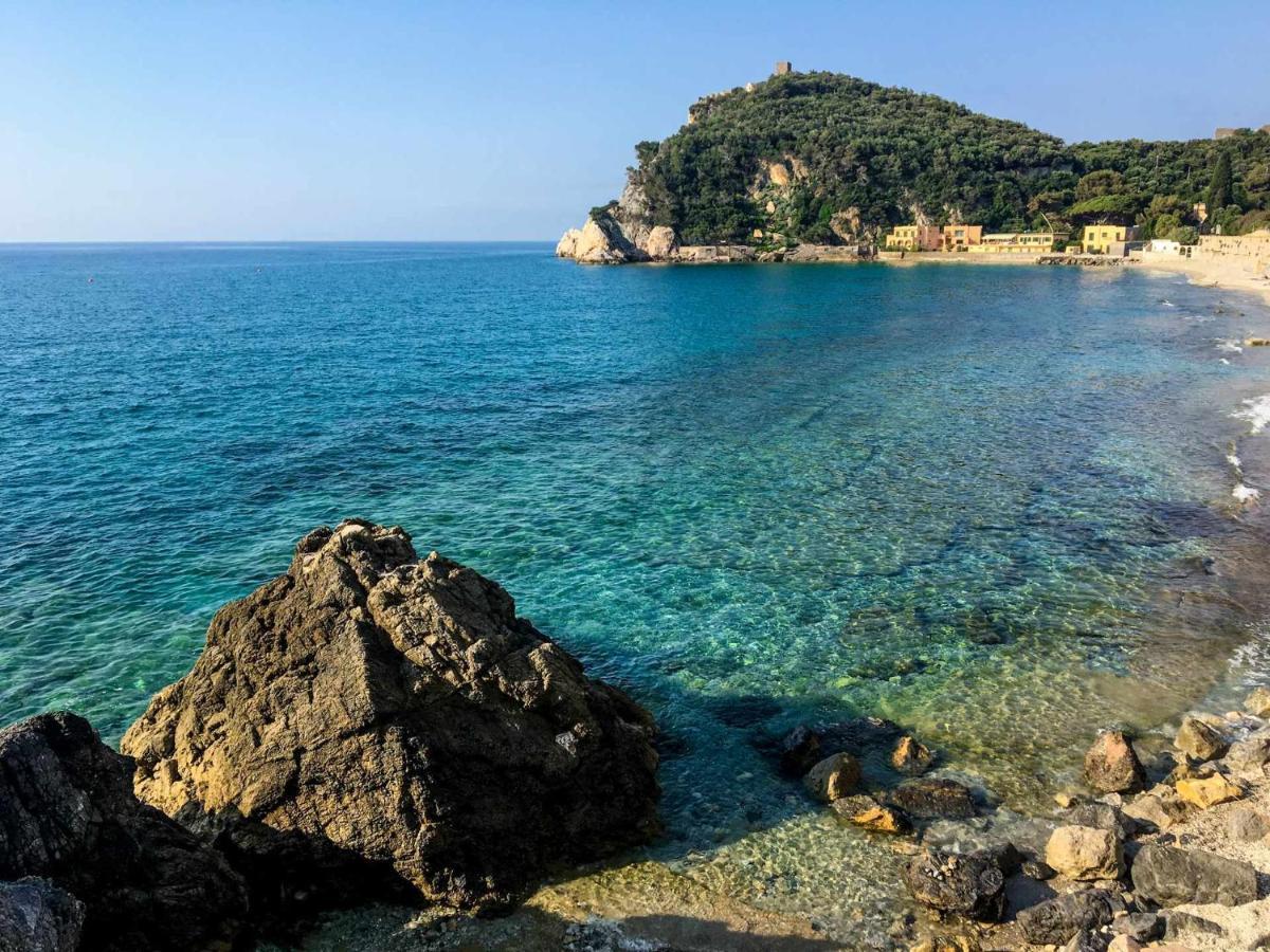 Le Torri Riviera Holiday Албенга Екстериор снимка